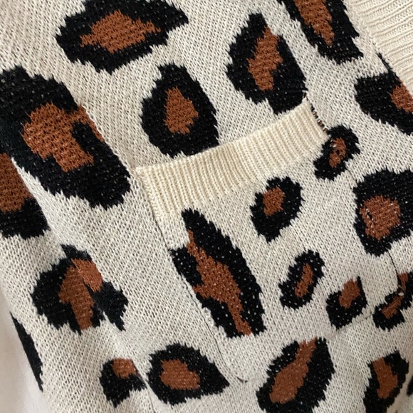 🆕LAST ONE!🛍 LUXE Leopard Love Cardigan 🐾 - Picture 3 of 6